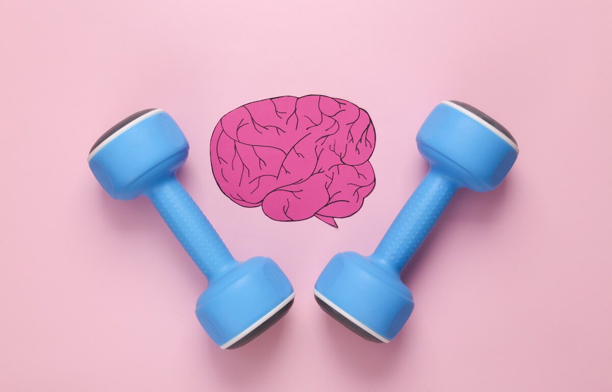 Critical thinking exercises: brain and dumbbells