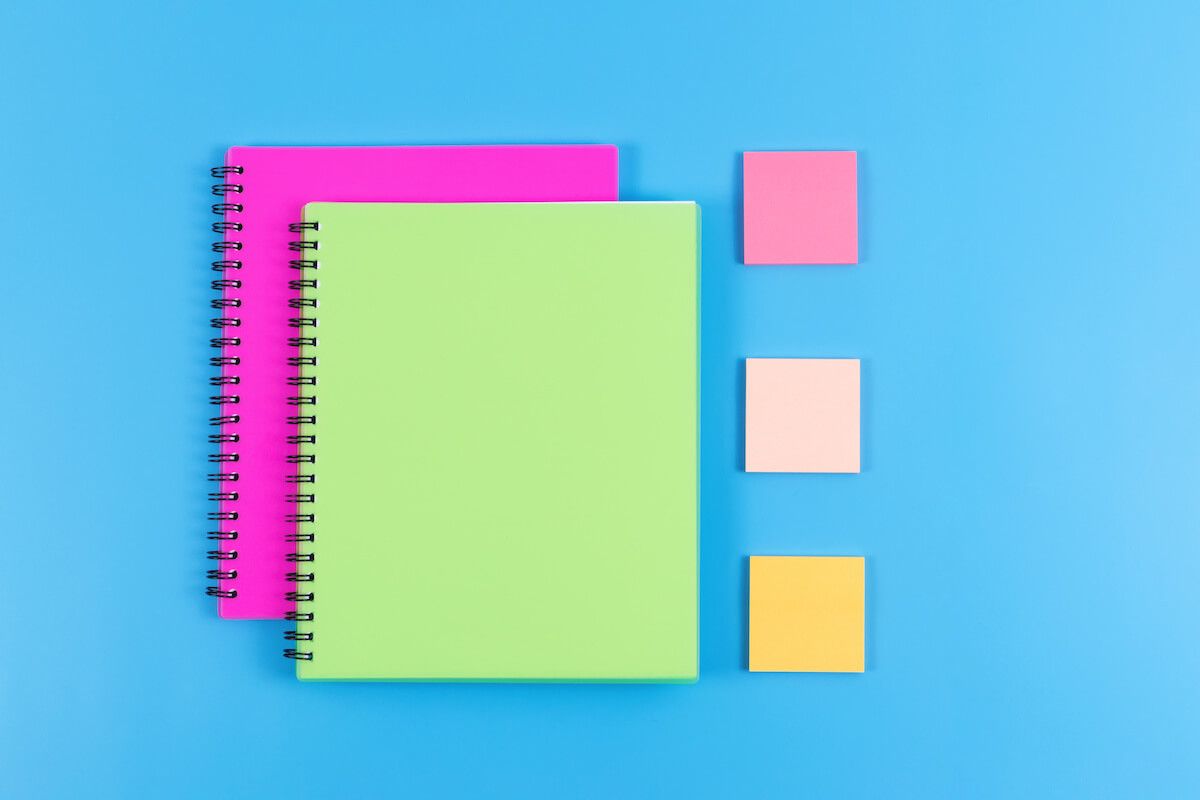 Personal knowledge management: different colored notebooks and sticky notes