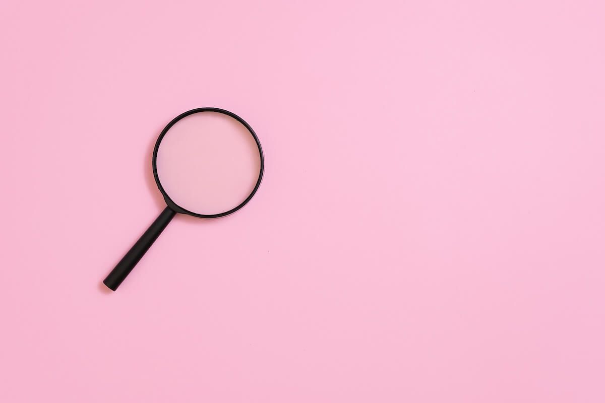 How to search better: magnifying glass on a pink background