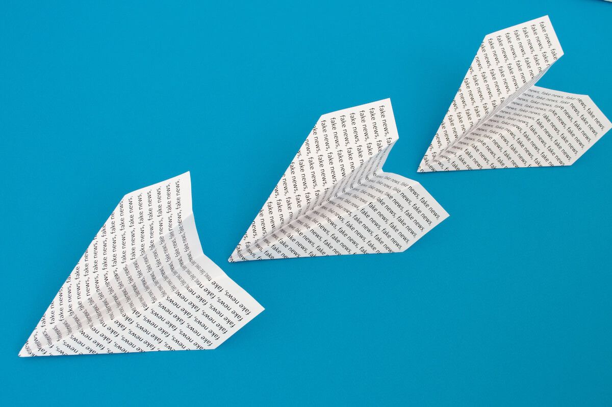 How to find a reliable source: paper airplanes on a blue background