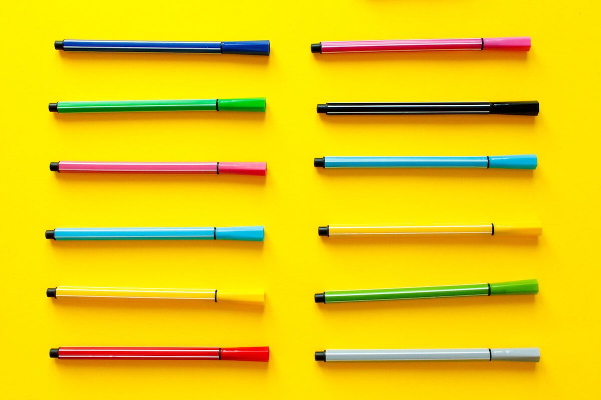 https://able.ac/blog/content/images/2022/11/colorful-pens-on-a-yellow-background.jpeg