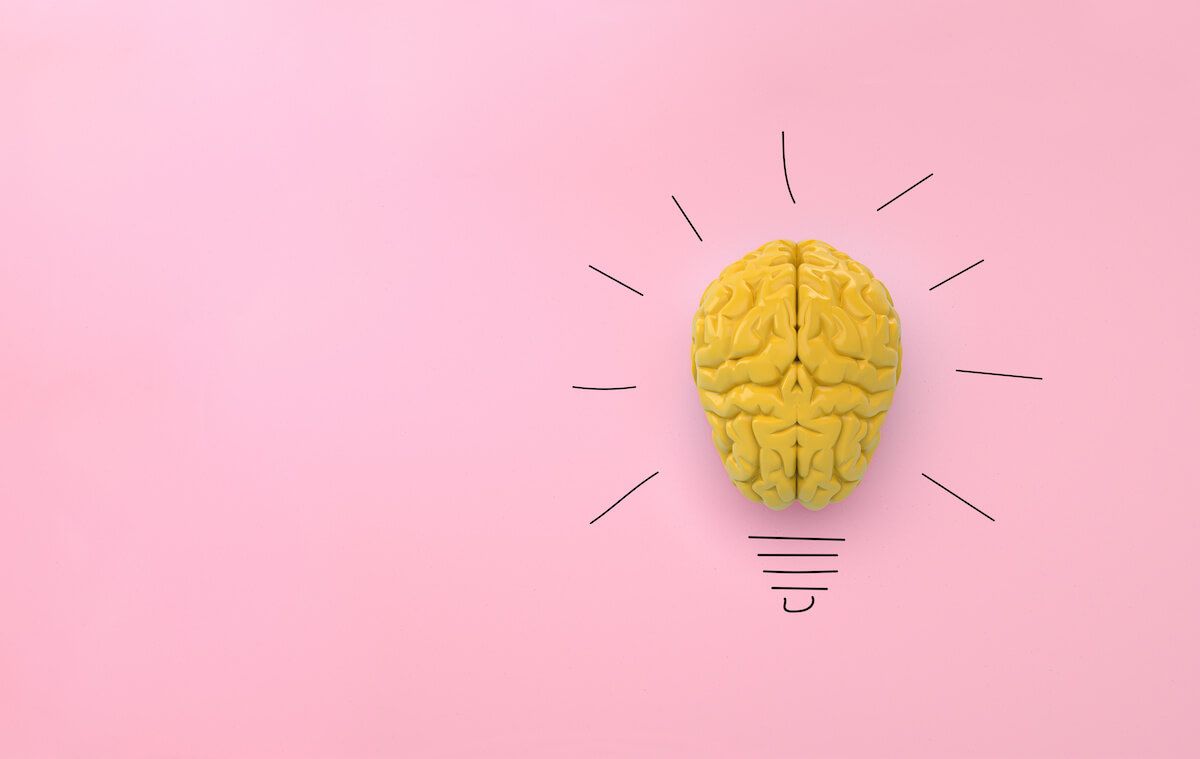 Cognitive learning theory: yellow brain on a pink background